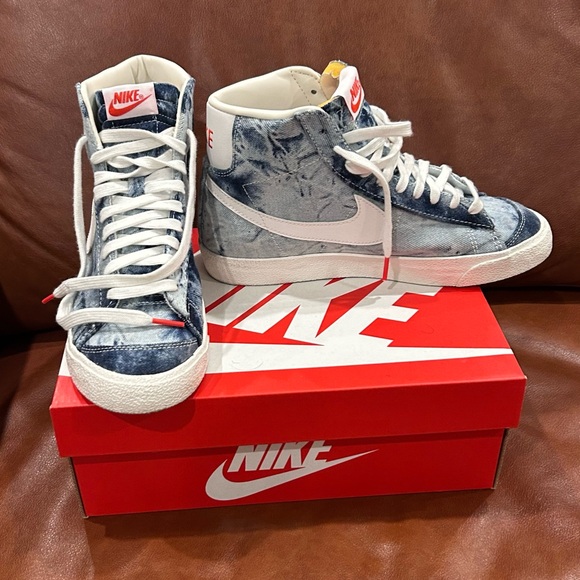 Nike Blazer Mid 77  Women's- Washed Denim Sneakers (Size 8.5) - Picture 2 of 5